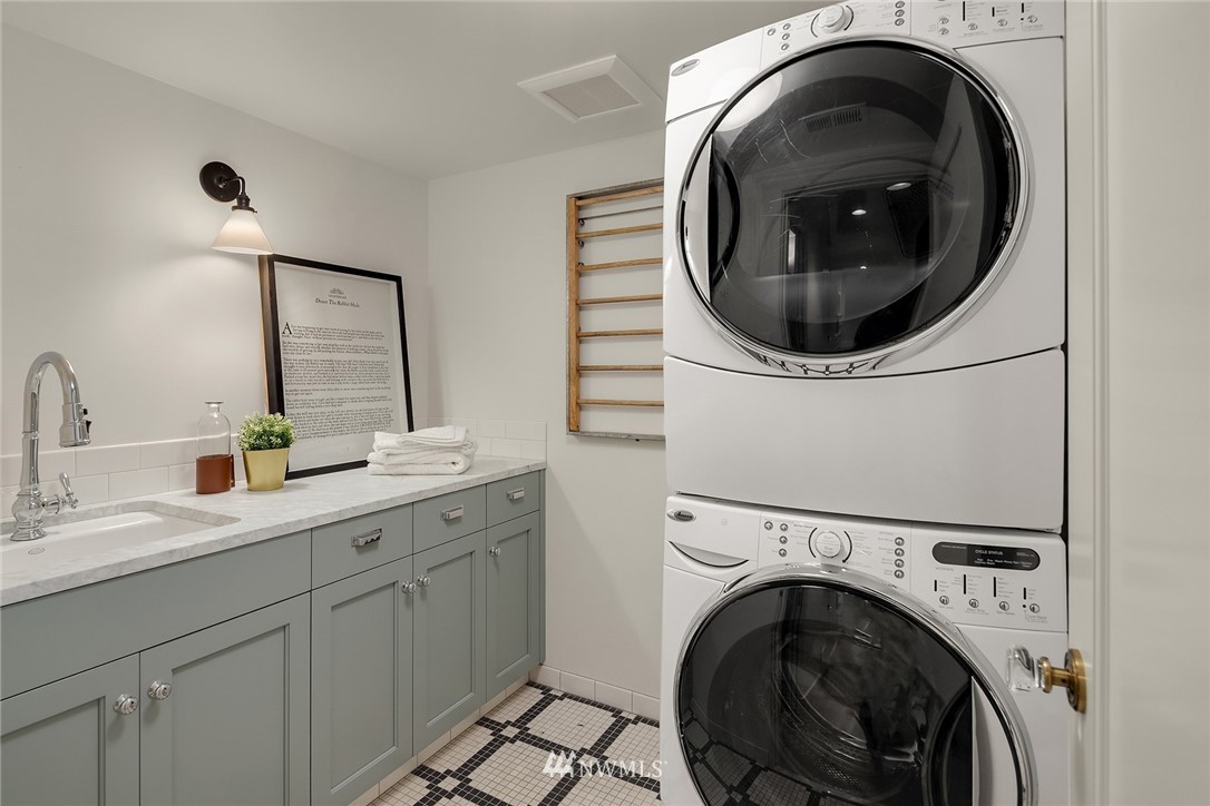 1802 Madrona Drive Seattle, WA 98122 - Photo 20 of 26