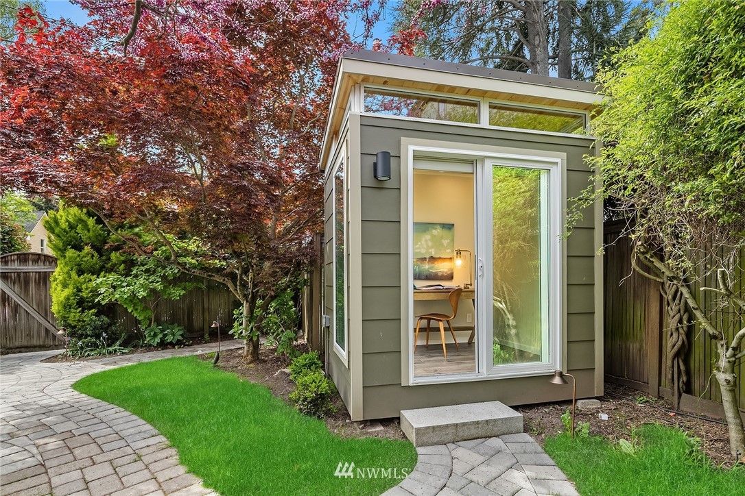 1802 Madrona Drive Seattle, WA 98122 - Photo 21 of 26