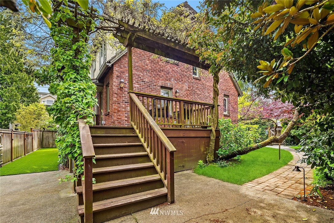 1802 Madrona Drive Seattle, WA 98122 - Photo 24 of 26