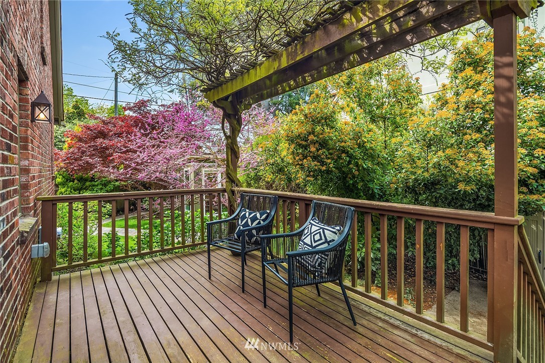 1802 Madrona Drive Seattle, WA 98122 - Photo 25 of 26