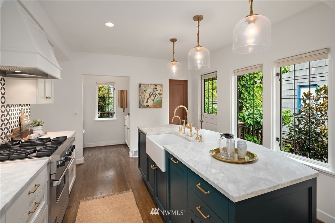 1802 Madrona Drive Seattle, WA 98122 - Photo 5 of 26