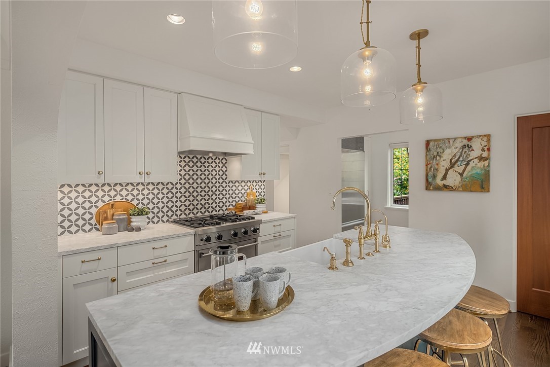 1802 Madrona Drive Seattle, WA 98122 - Photo 6 of 26