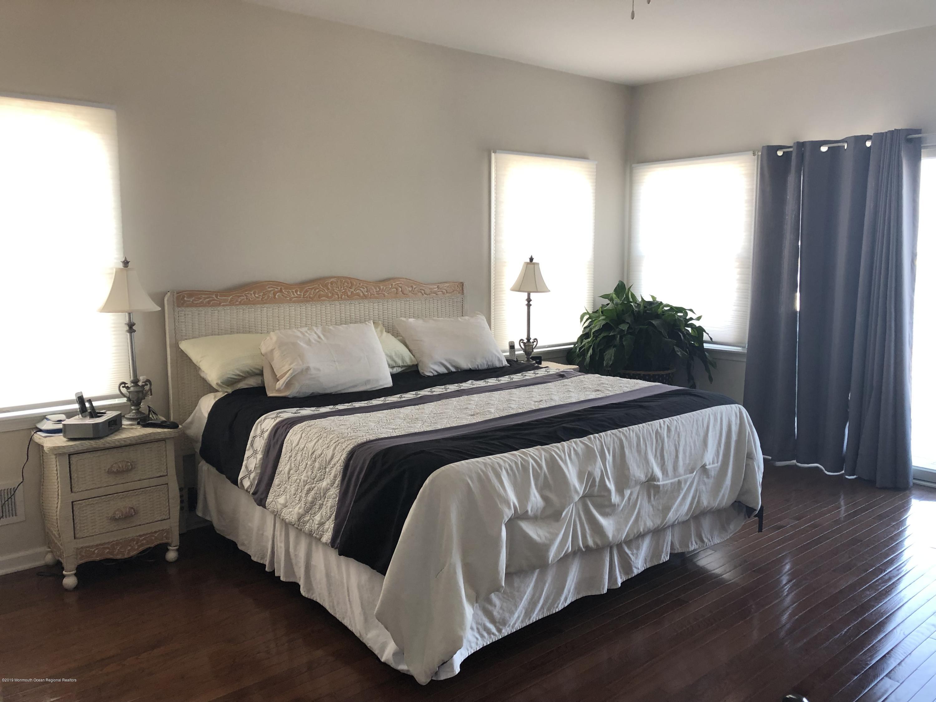 27 Cove Point Road Toms River, NJ 08753 - Photo 12 of 30 1st Floor Master Bedroom B