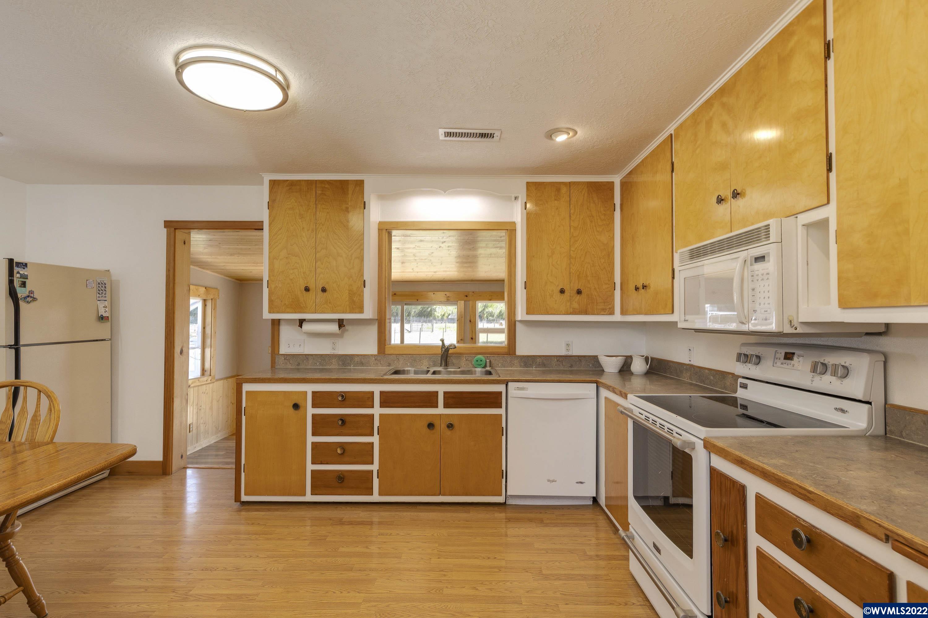 1382 Cordon Road Northeast Salem, OR 97317 - Photo 4 of 32 Gallery Image 4