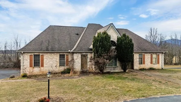 a view of a house with backyard and deck