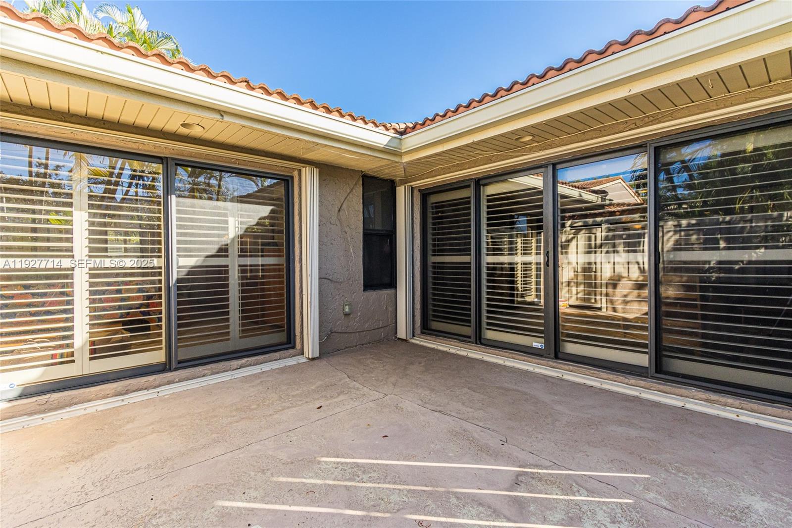 500 Bonnie Brae Way, Unit 17 Hollywood, FL 33021 - Photo 13 of 32 a view of a house with a large window