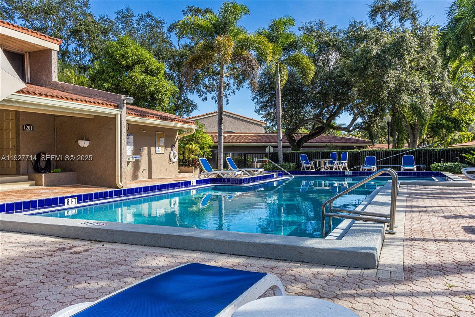 500 Bonnie Brae Way, Unit 17 Hollywood, FL 33021 - Photo 18 of 32 a front view of house with yard