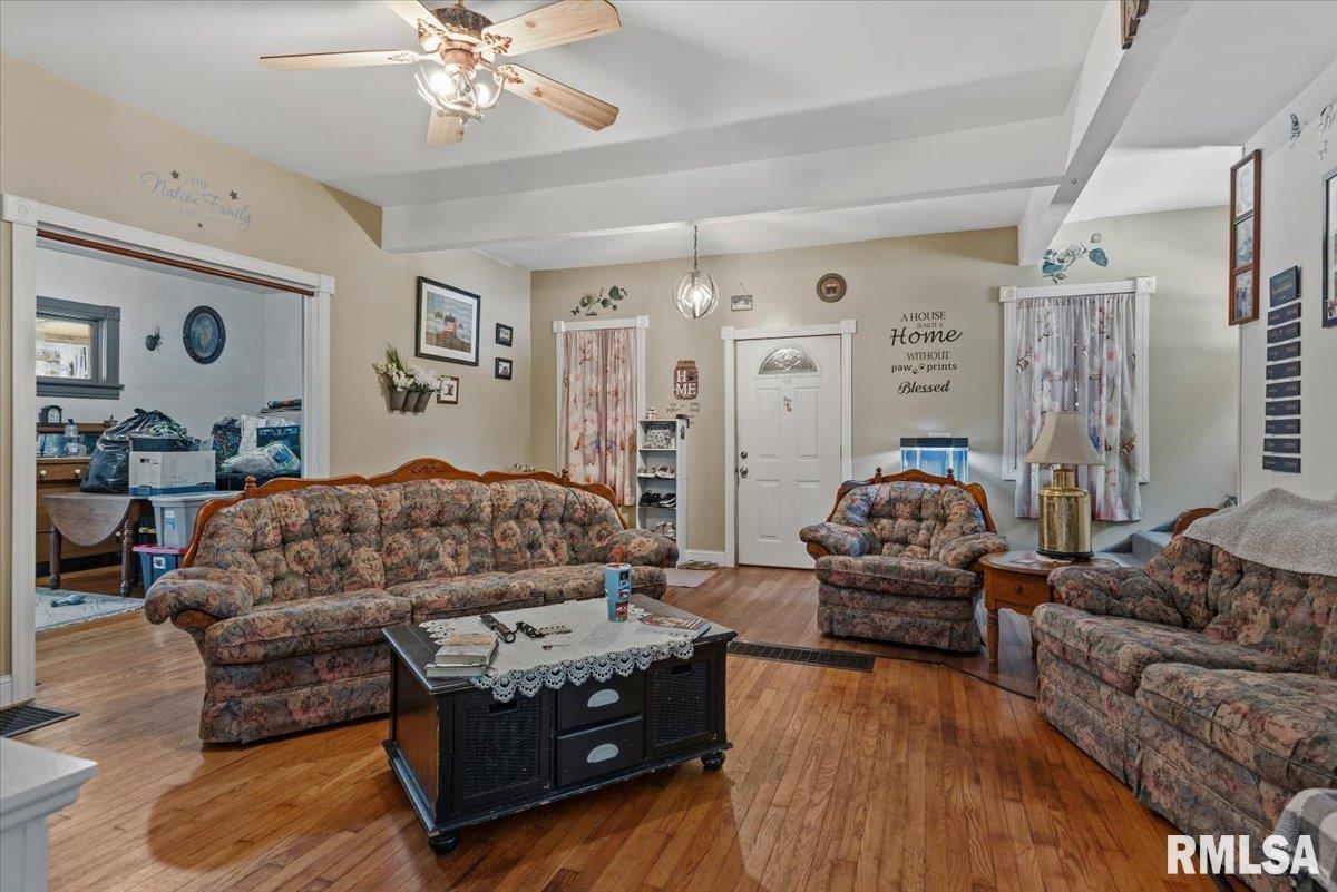 404 North Ewing Street Tallula, IL 62688 - Photo 4 of 41