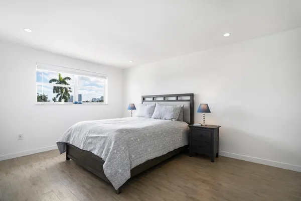 $3,000 | 1605 Pennsylvania Avenue, Unit 502, Miami Beach, FL 33139