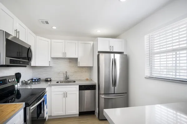 $3,000 | 1605 Pennsylvania Avenue, Unit 502, Miami Beach, FL 33139
