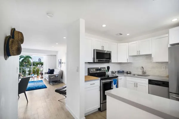 $3,000 | 1605 Pennsylvania Avenue, Unit 502, Miami Beach, FL 33139