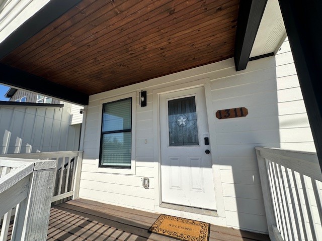 1311 East 35th Street Houston, TX 77022 - Photo 2 of 12 a view of a hallway with wooden floor