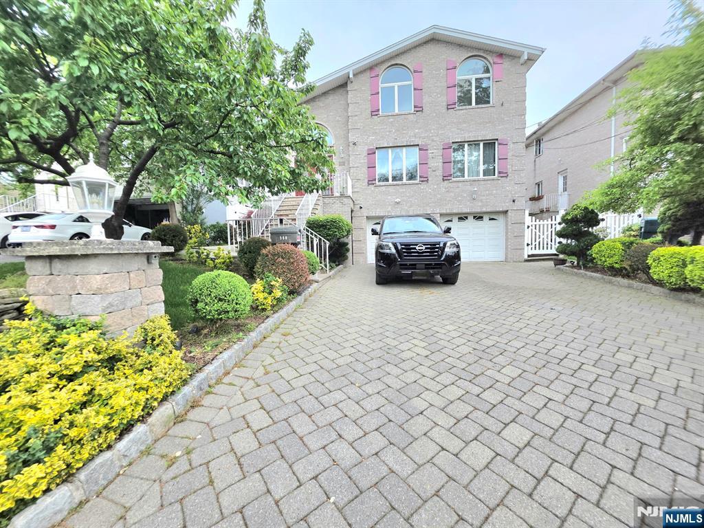 560 Studio Road, Unit 2 Ridgefield, NJ 07657 - Photo 3 of 13