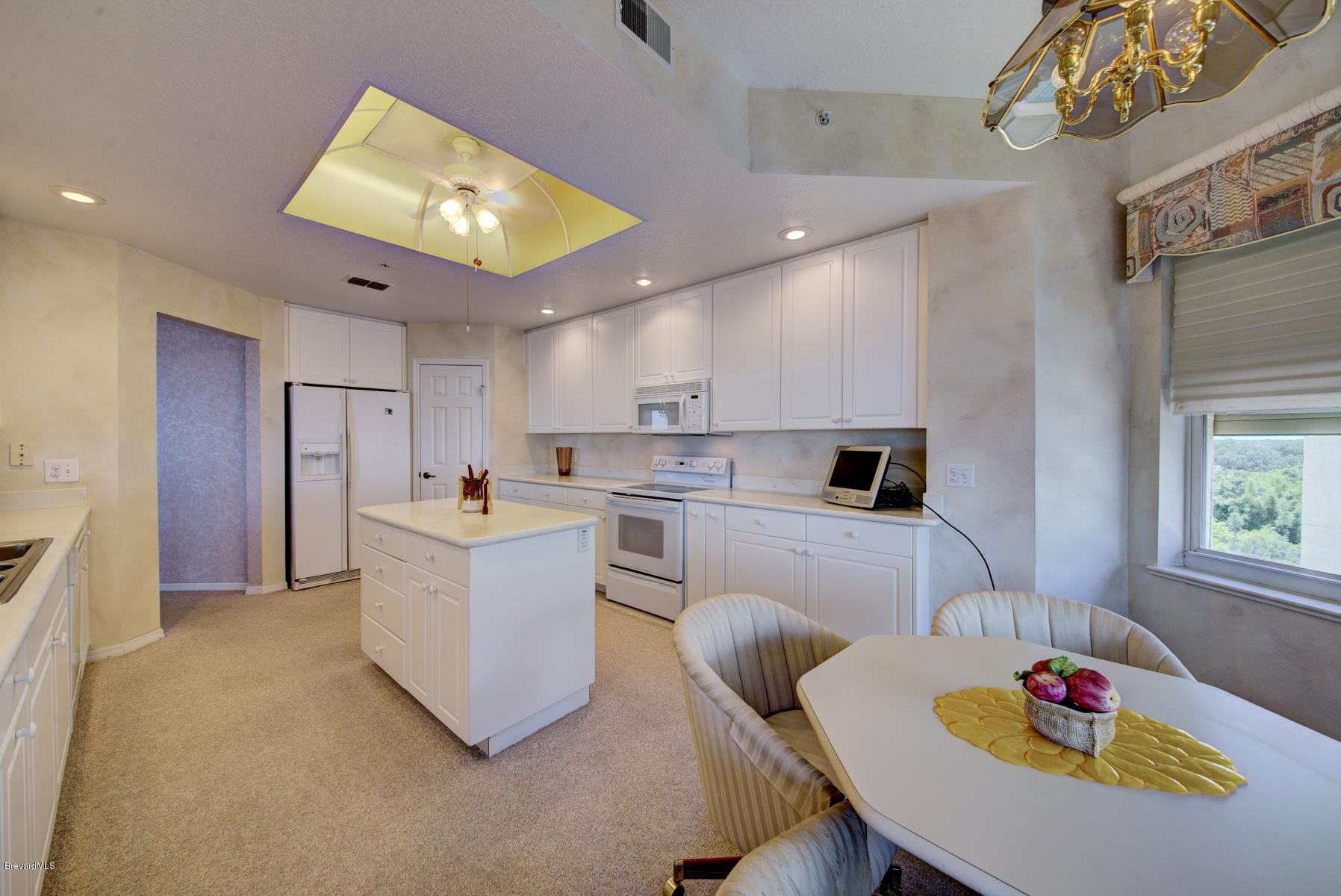 102 Riverside Drive, Unit 901 Cocoa, FL 32922 - Photo 26 of 54 Kitchen with Island