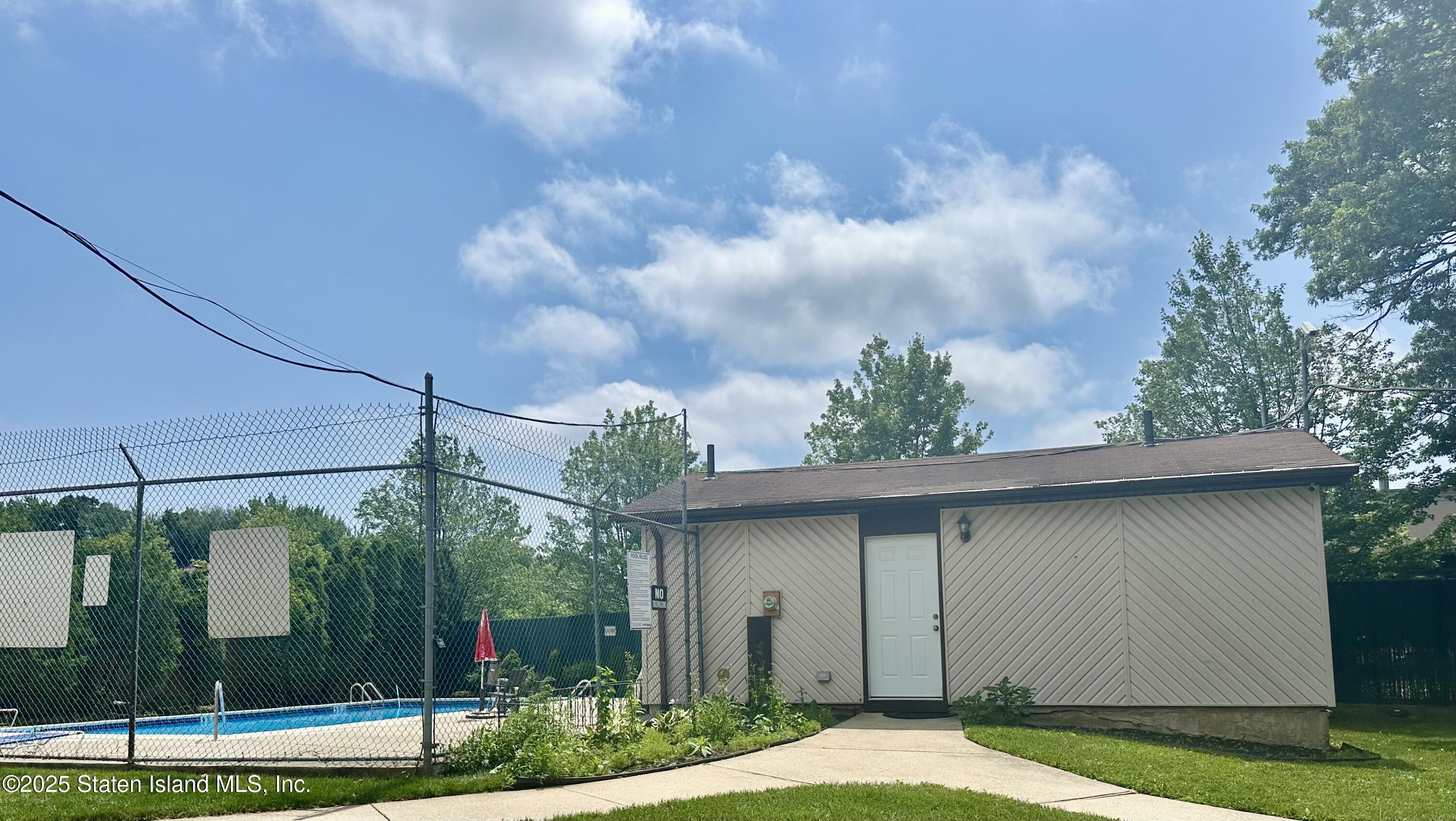 4201 Amboy Road, Unit 2B Staten Island, NY 10308 - Photo 18 of 19 IMG_8609