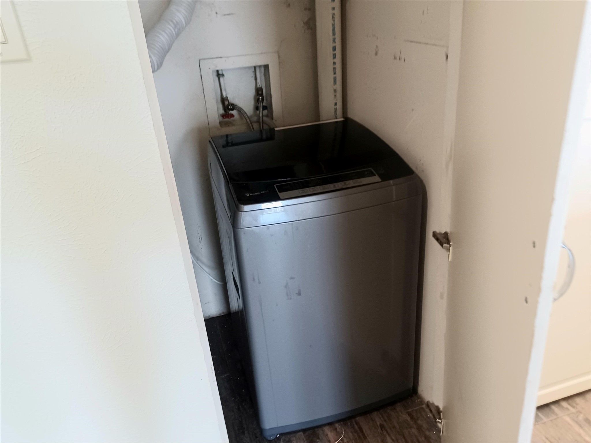128 April Point Drive South Conroe, TX 77356 - Photo 19 of 26 a close view of a utility room with dryer and washer