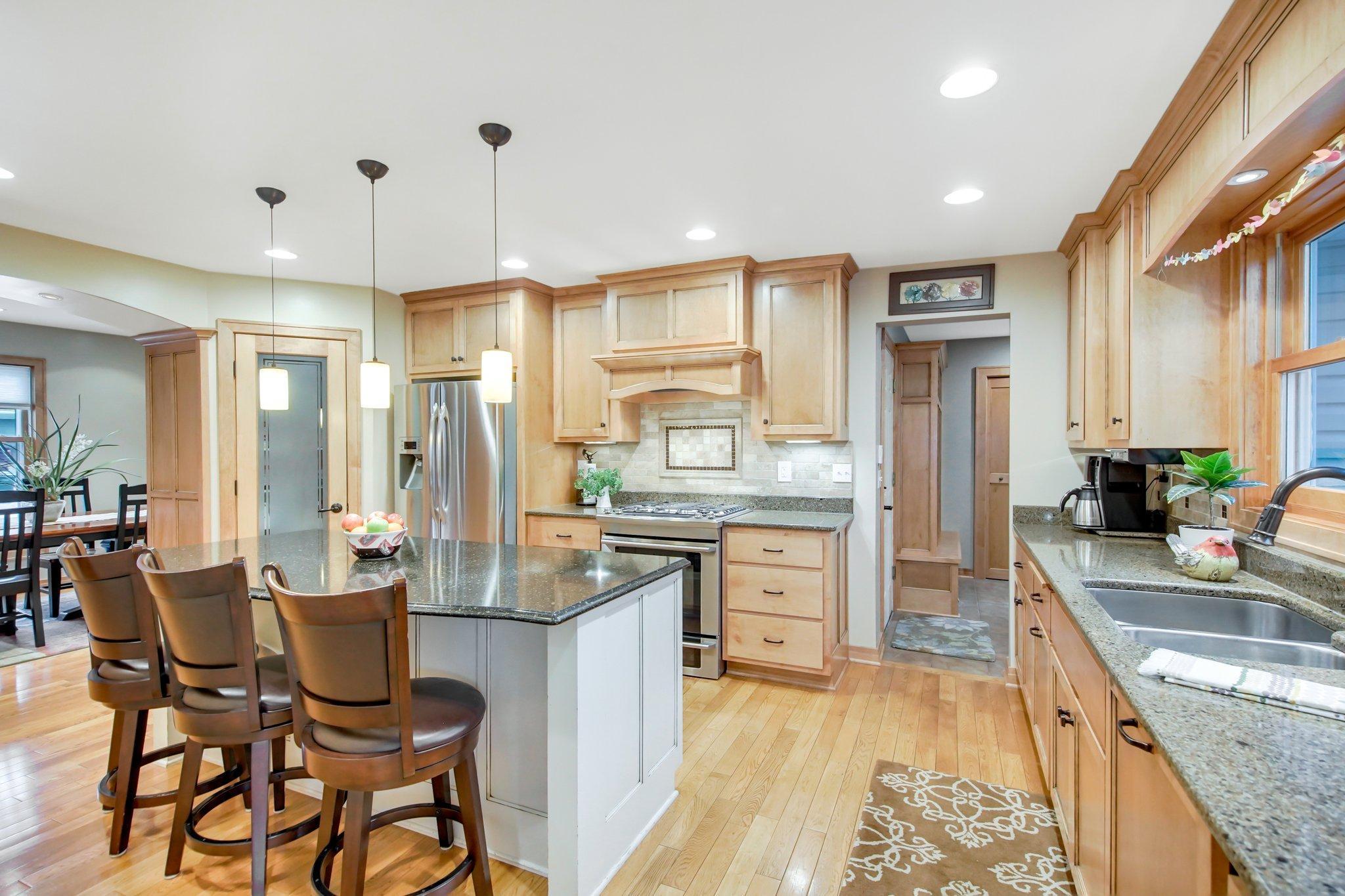 5241 Meadow Ridge Edina, MN 55439 - Photo 8 of 36 Gallery Image 8