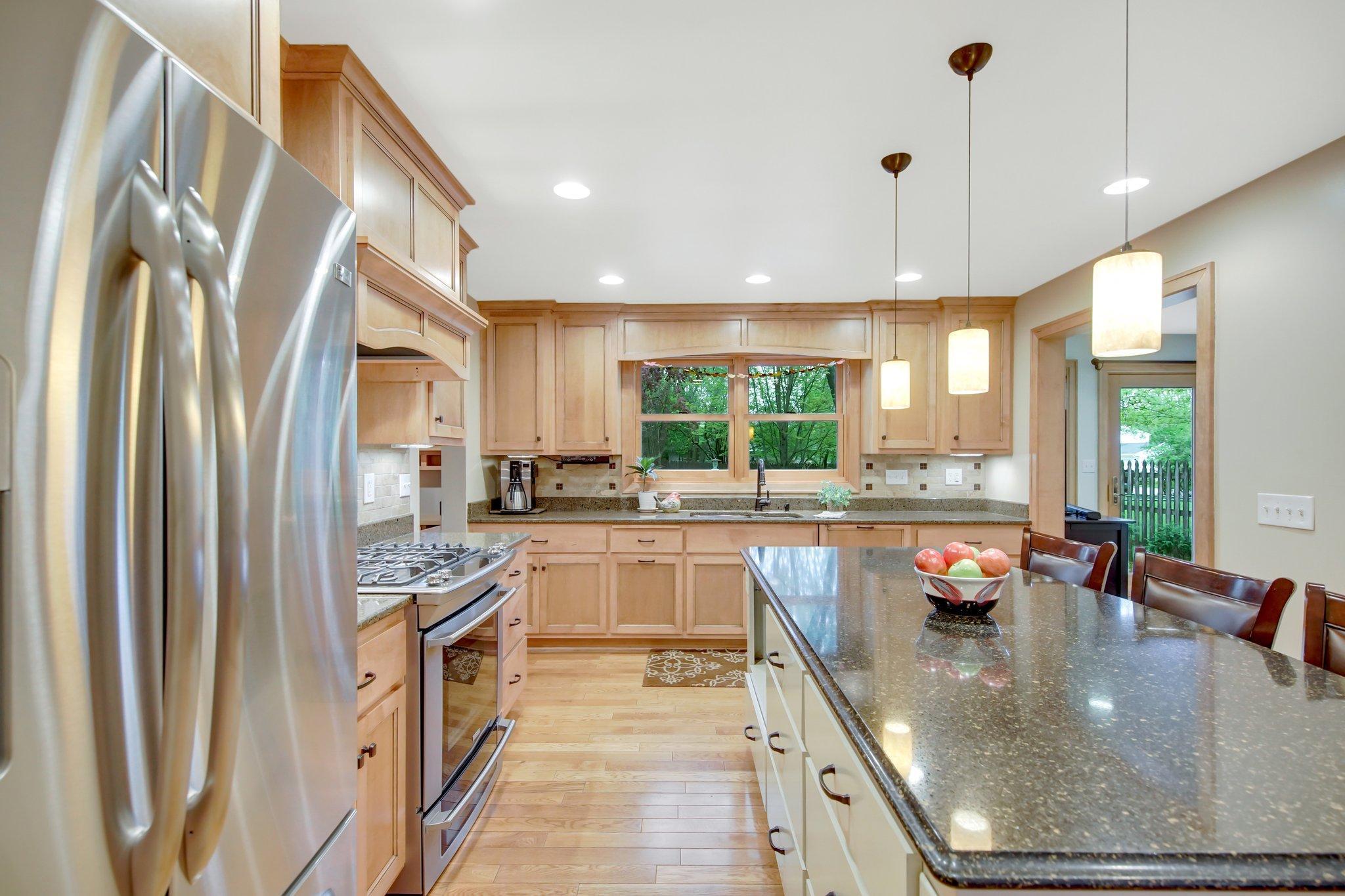 5241 Meadow Ridge Edina, MN 55439 - Photo 9 of 36 Gallery Image 9