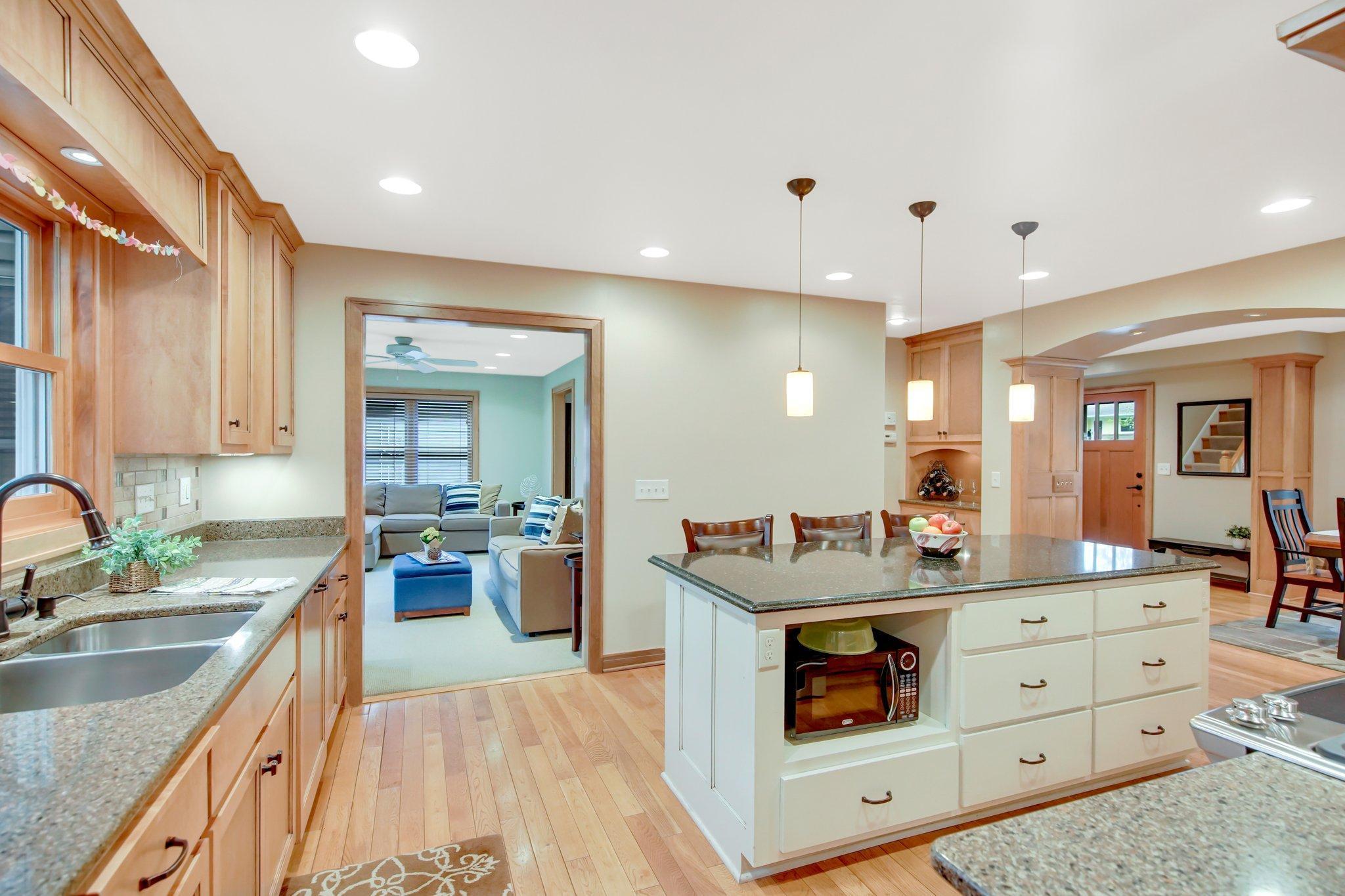 5241 Meadow Ridge Edina, MN 55439 - Photo 10 of 36 Gallery Image 10