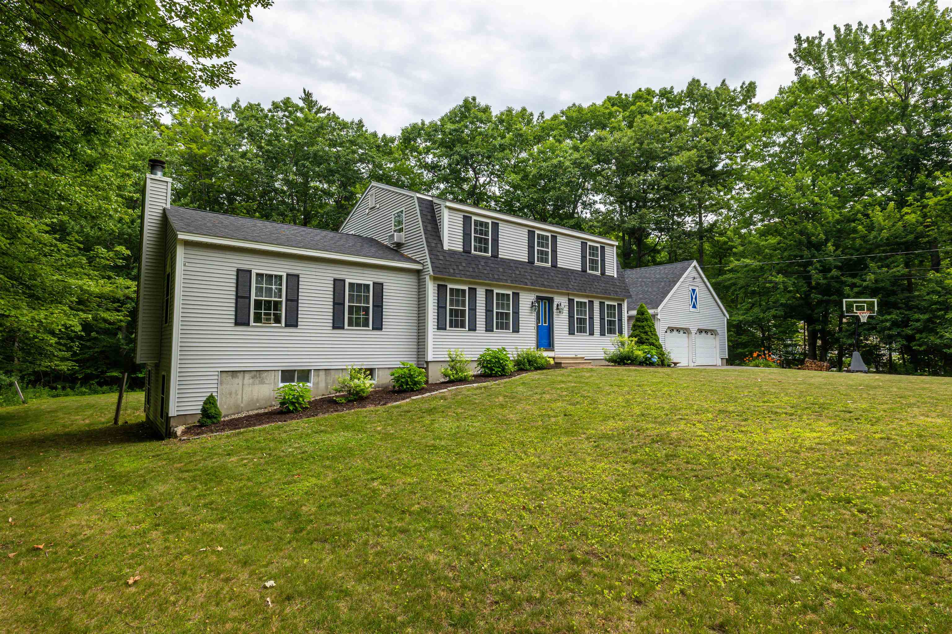 39 Lantern Lane Hooksett, NH 03106 - Photo 2 of 60