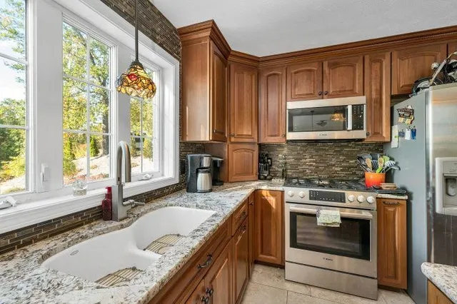 $1,200,000 | 74 Nolls Farm Road, Auburn, NH 03032