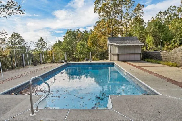 $1,200,000 | 74 Nolls Farm Road, Auburn, NH 03032