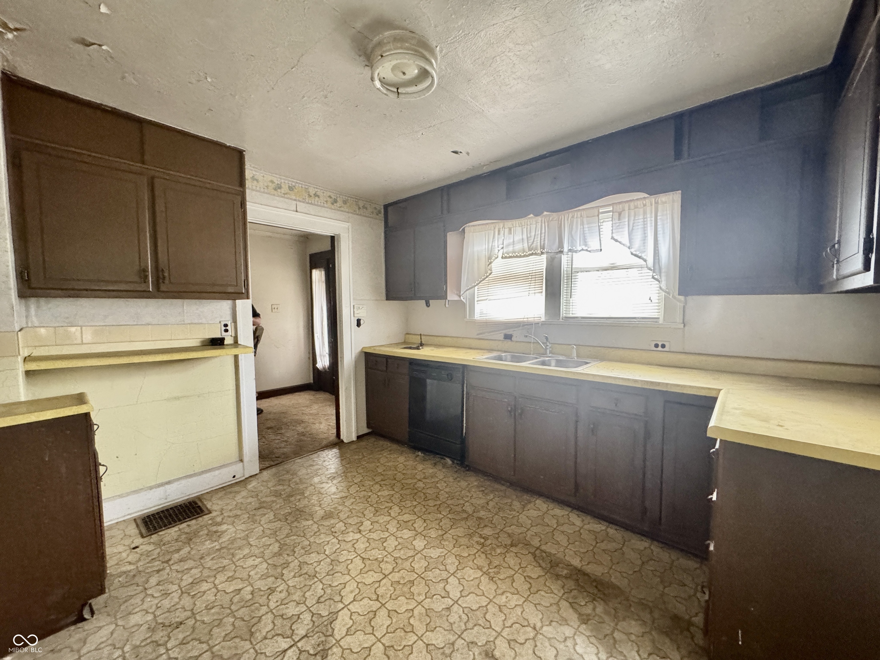 1225 Victory Court Anderson, IN 46016 - Photo 11 of 16