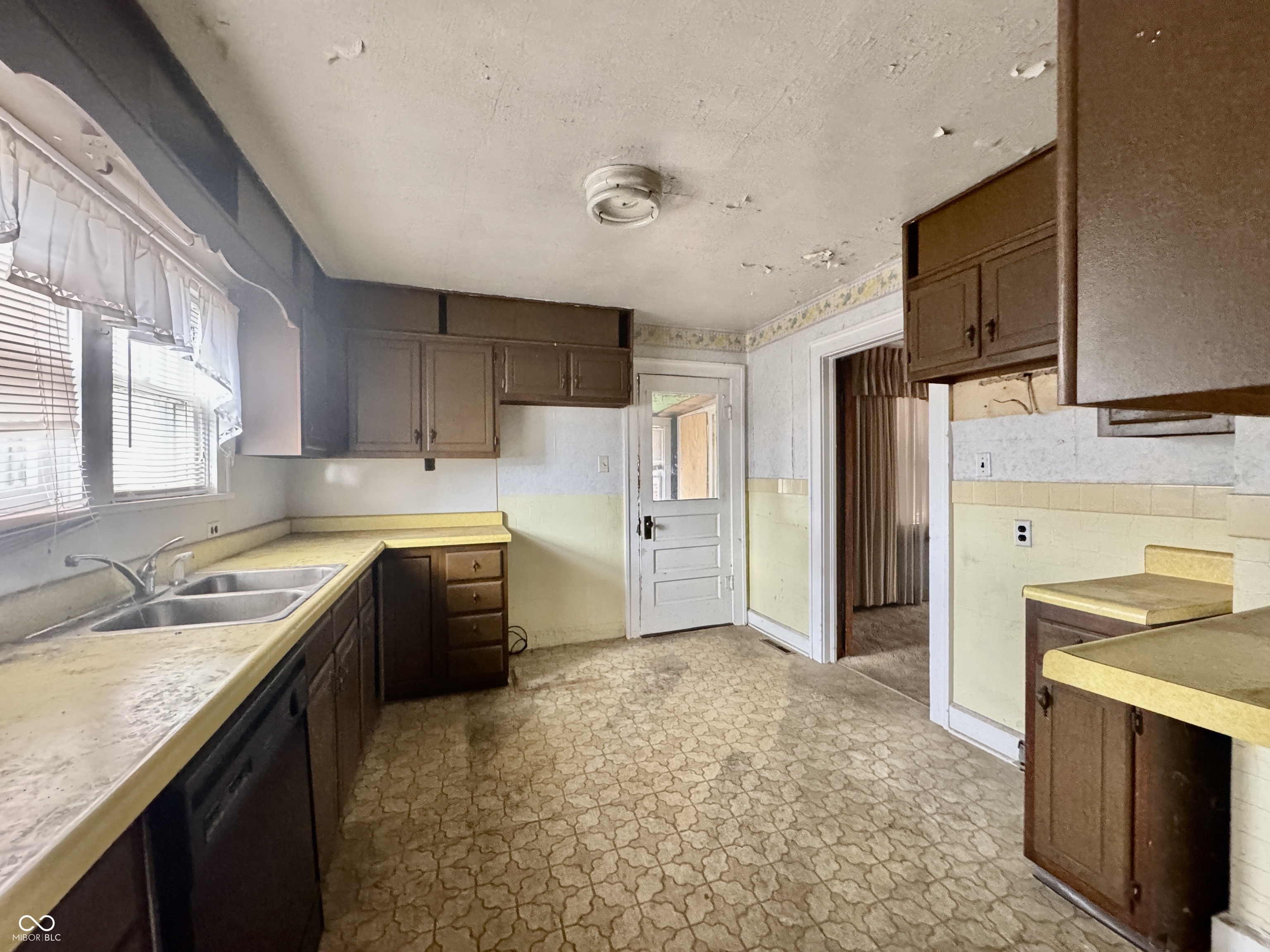 1225 Victory Court Anderson, IN 46016 - Photo 10 of 16