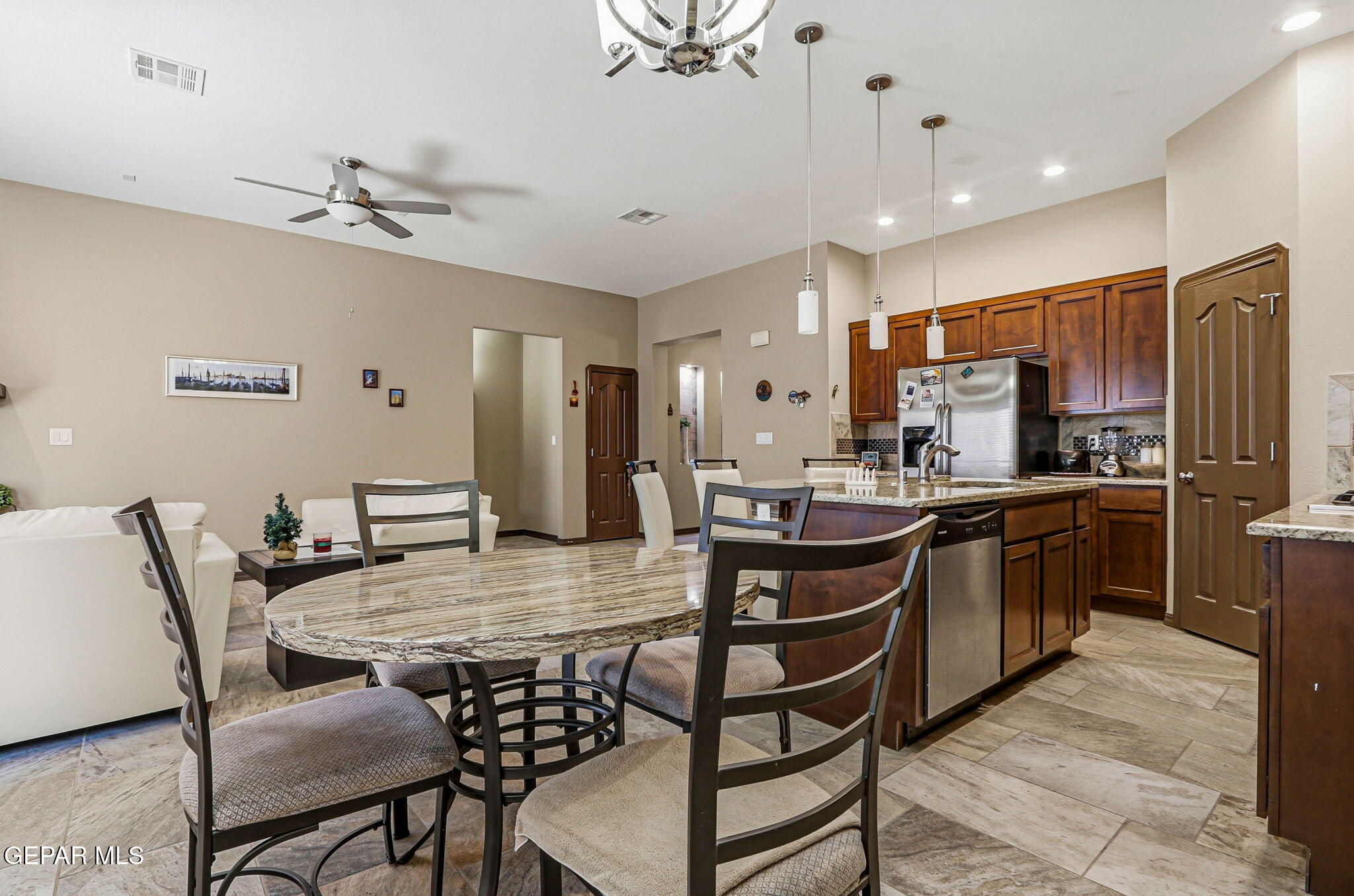 12039 Equestrian Road El Paso, TX 79928 - Photo 11 of 57 Kitchen