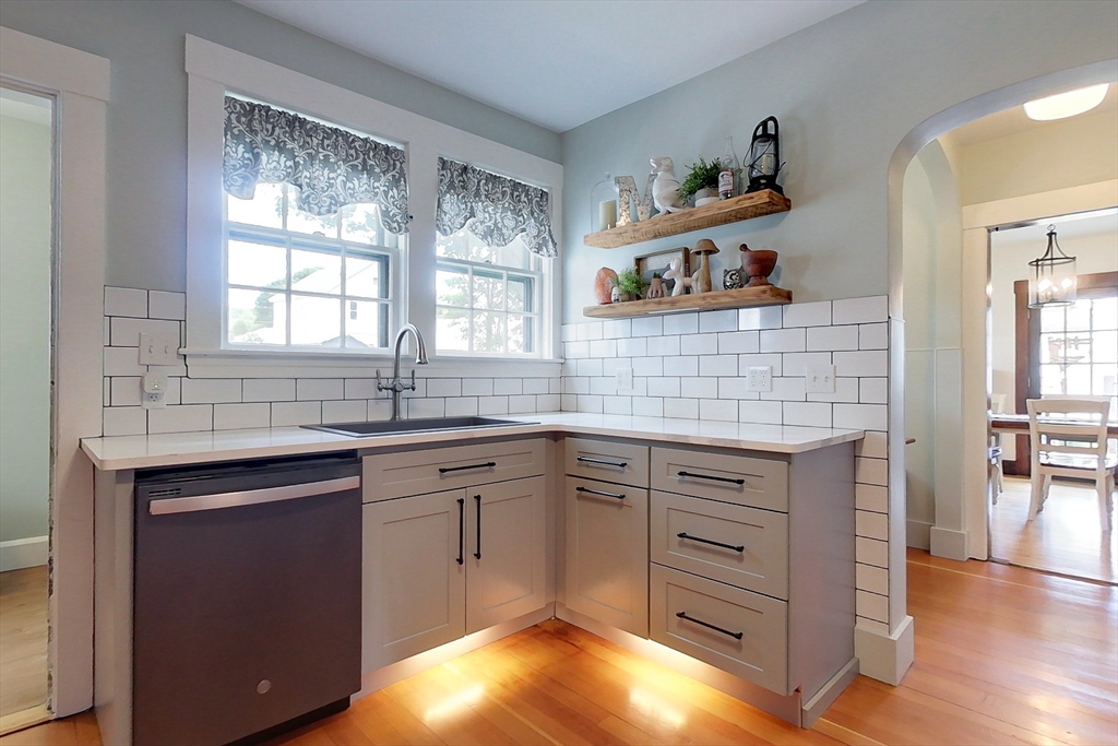 262 Chestnut Street Gardner, MA 01440 - Photo 3 of 39