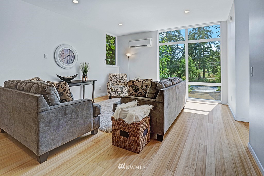 2814 Southwest Genesee Street Seattle, WA 98126 - Photo 2 of 22 Gallery Image 2