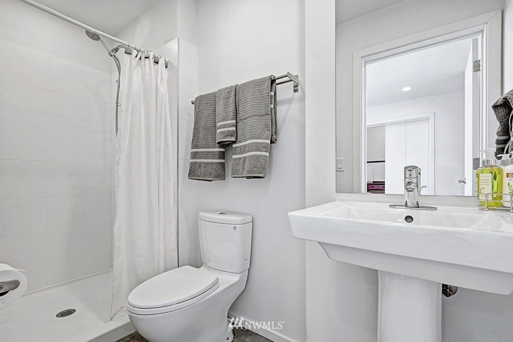 2814 Southwest Genesee Street Seattle, WA 98126 - Photo 12 of 22 Gallery Image 12