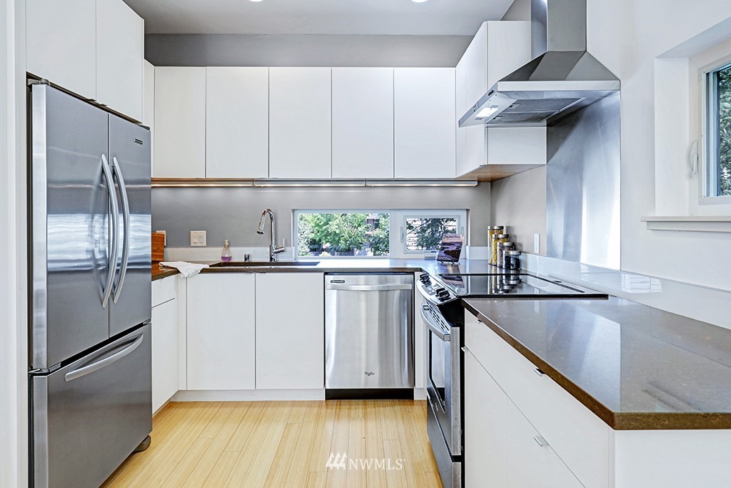 2814 Southwest Genesee Street Seattle, WA 98126 - Photo 4 of 22 Gallery Image 4