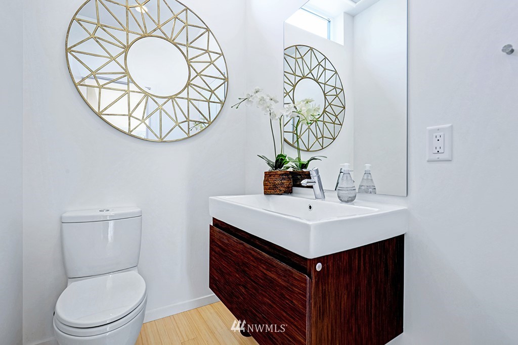 2814 Southwest Genesee Street Seattle, WA 98126 - Photo 7 of 22 Gallery Image 7
