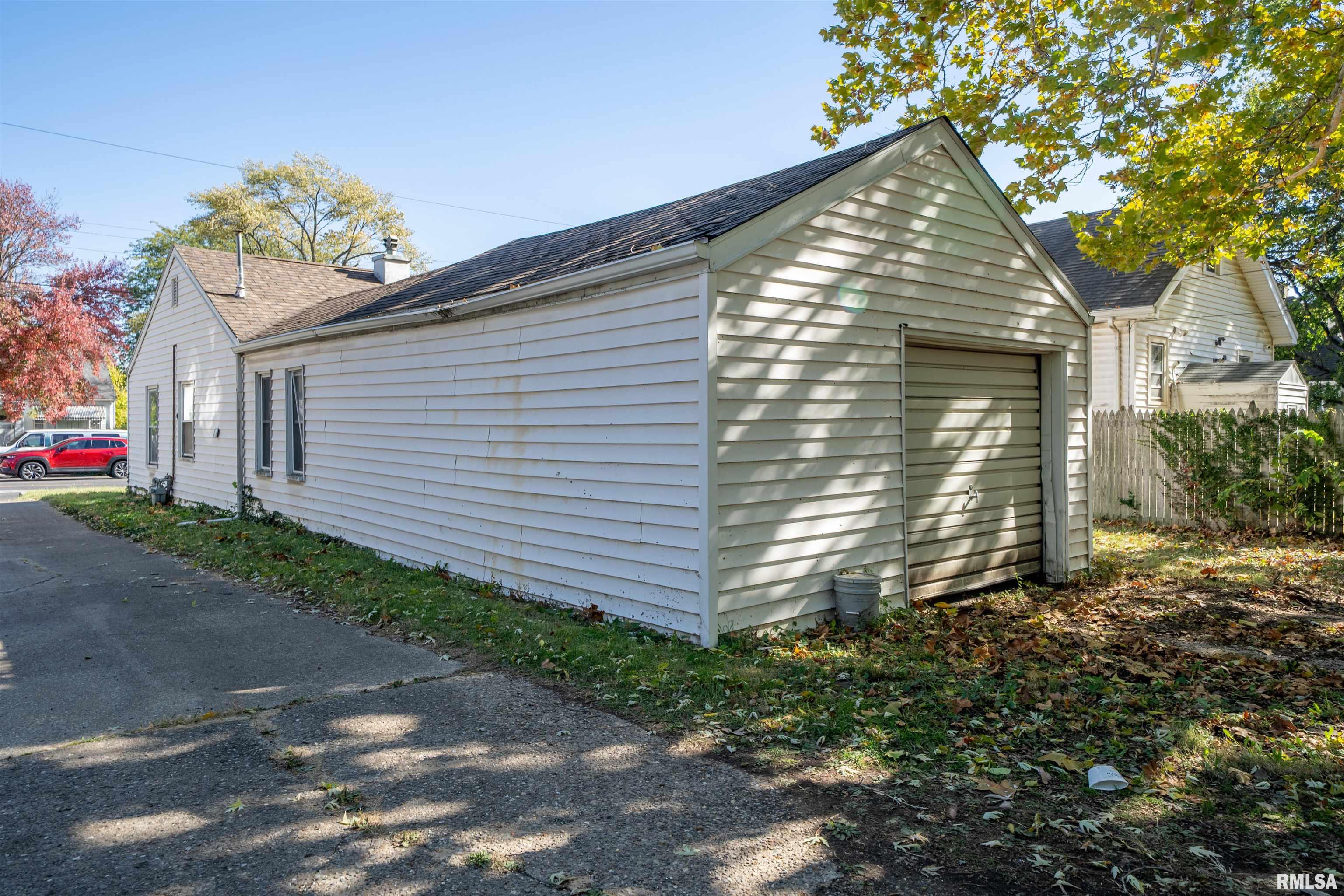 2137 North Prospect Road Peoria, IL 61603 - Photo 6 of 7 Gallery Image 6