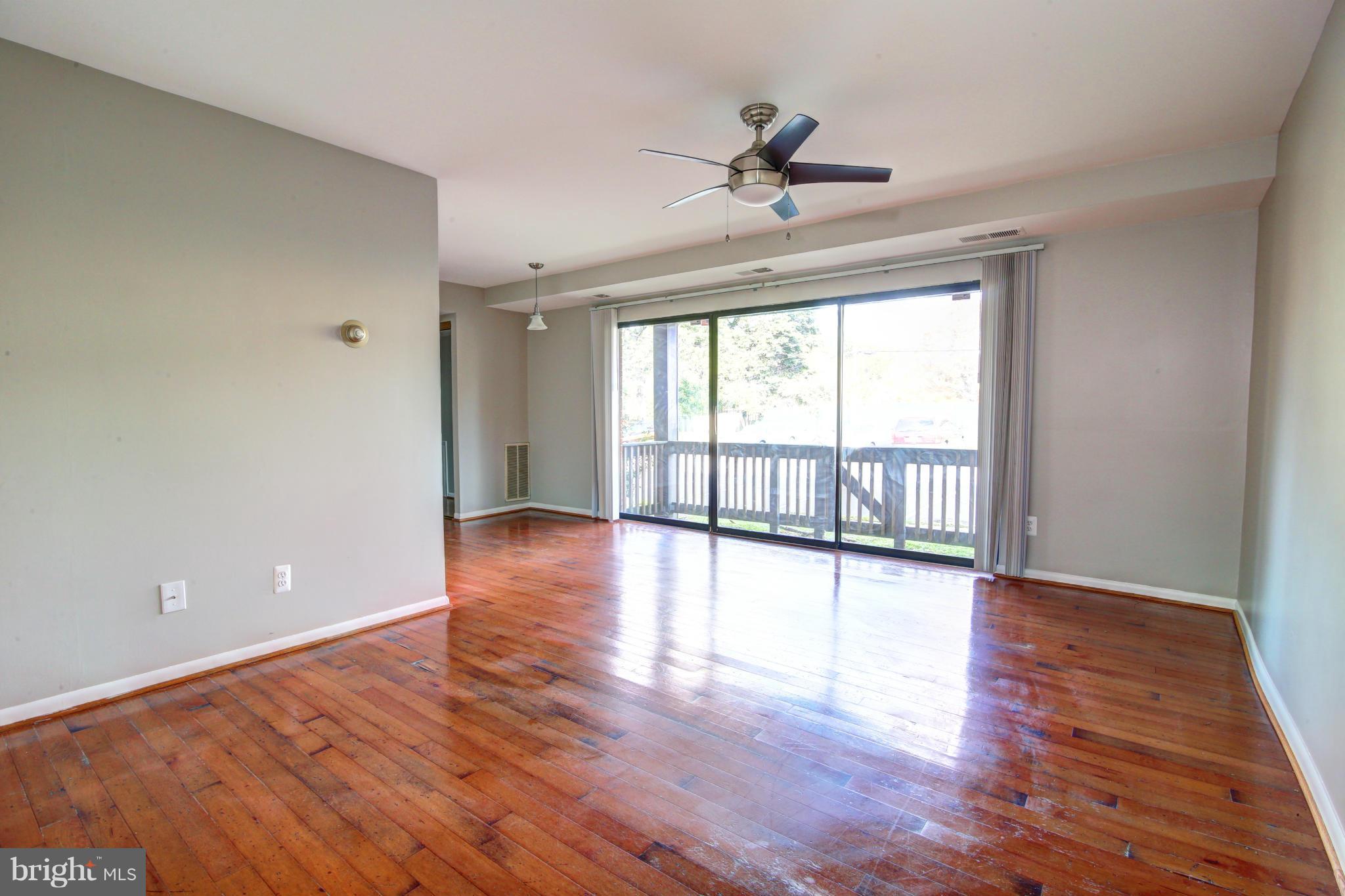 2754 Hollywood Road, Unit 104 Falls Church, VA 22043 - Photo 3 of 11 Living Room
