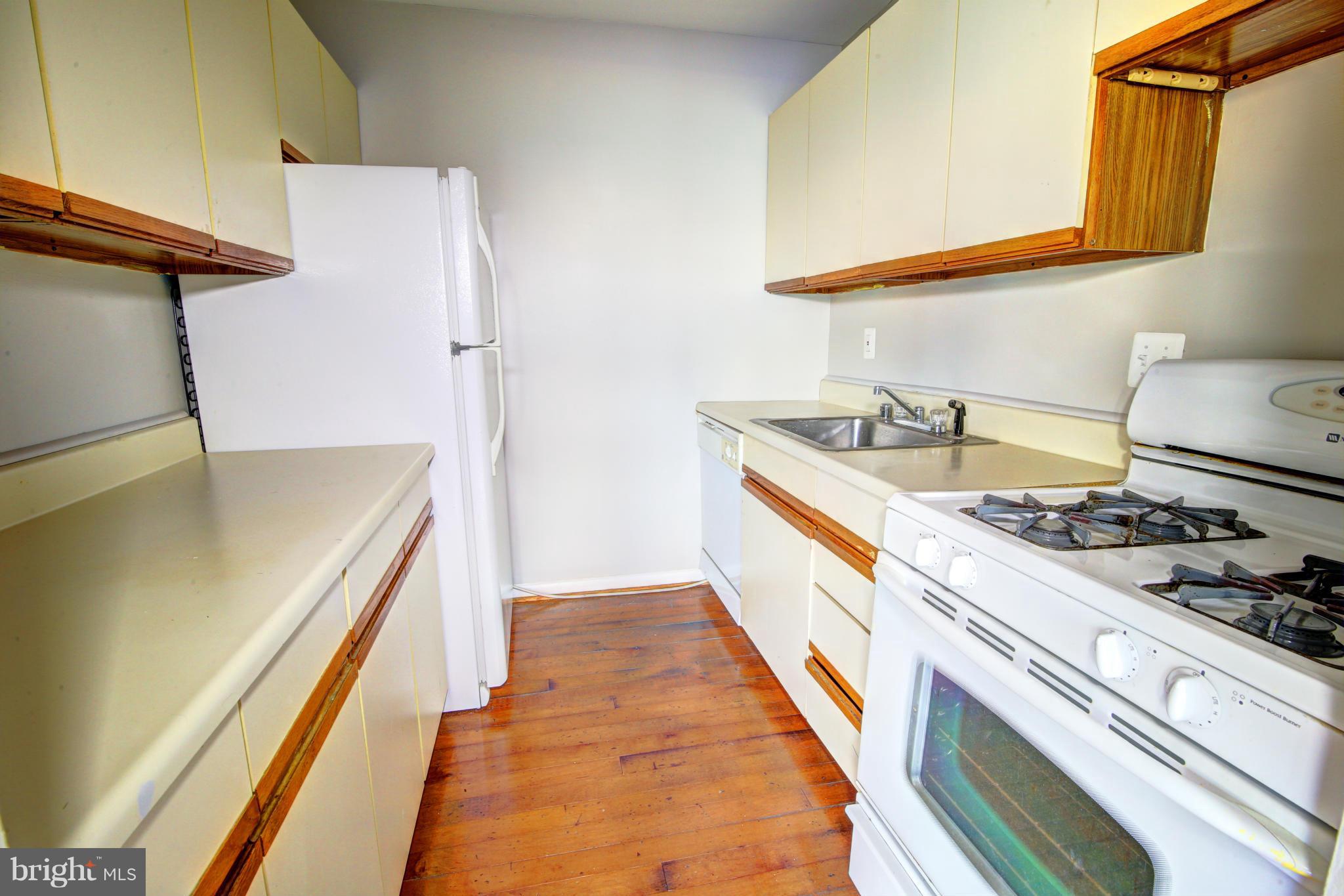 2754 Hollywood Road, Unit 104 Falls Church, VA 22043 - Photo 5 of 11 Kitchen