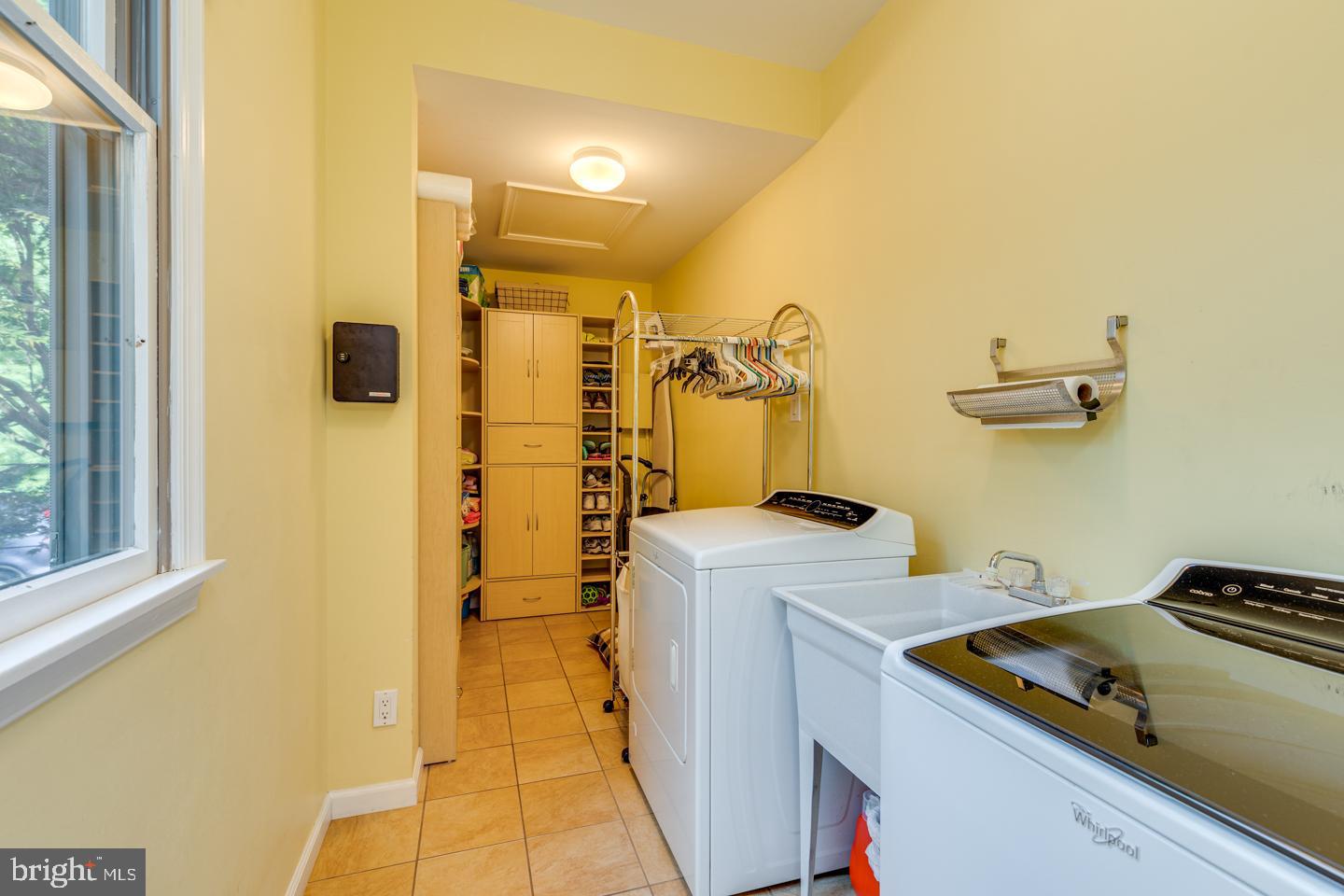 7 Castle Road Shamong, NJ 08088 - Photo 21 of 52 Laundry room on first floor