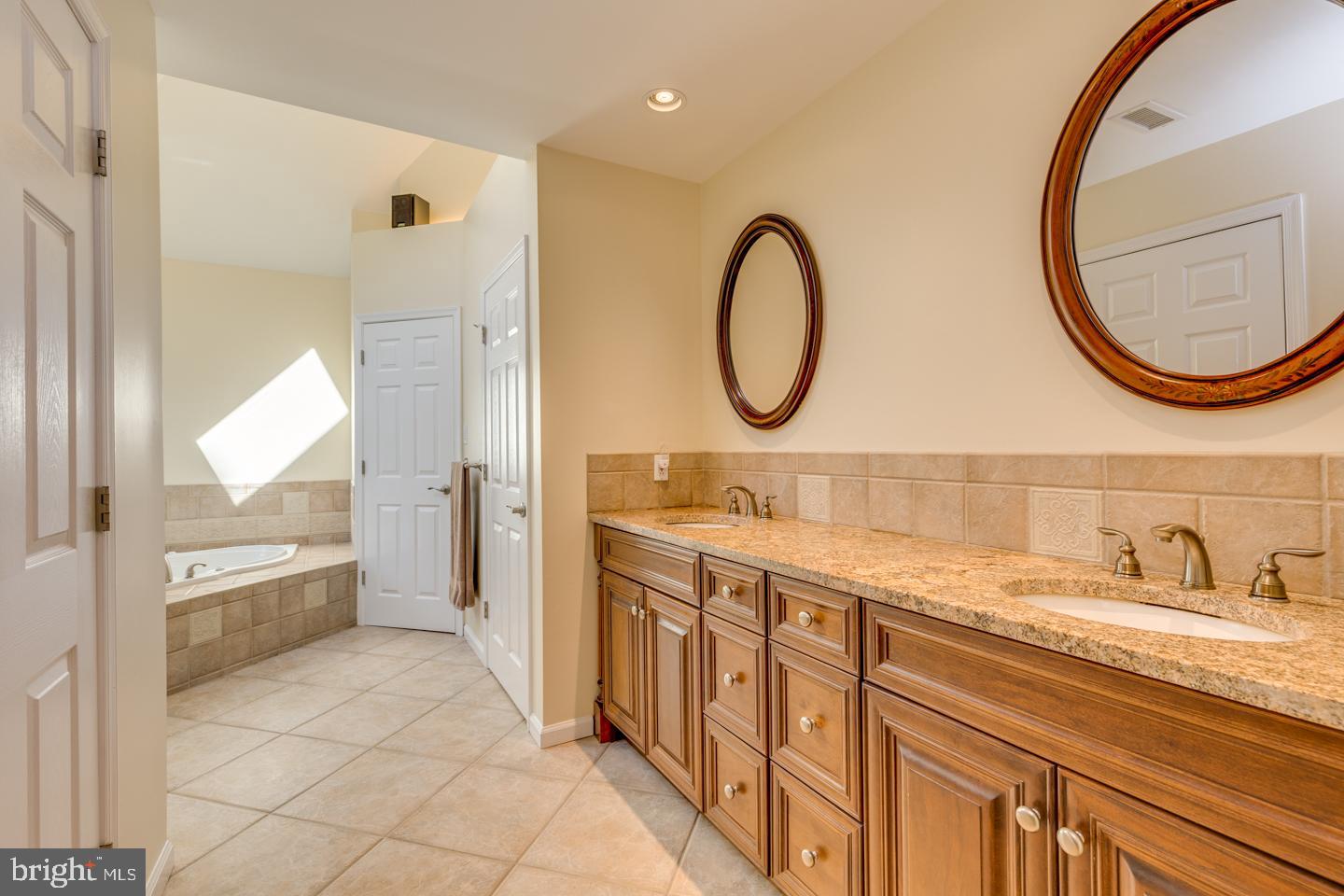 7 Castle Road Shamong, NJ 08088 - Photo 28 of 52 Primary Bath