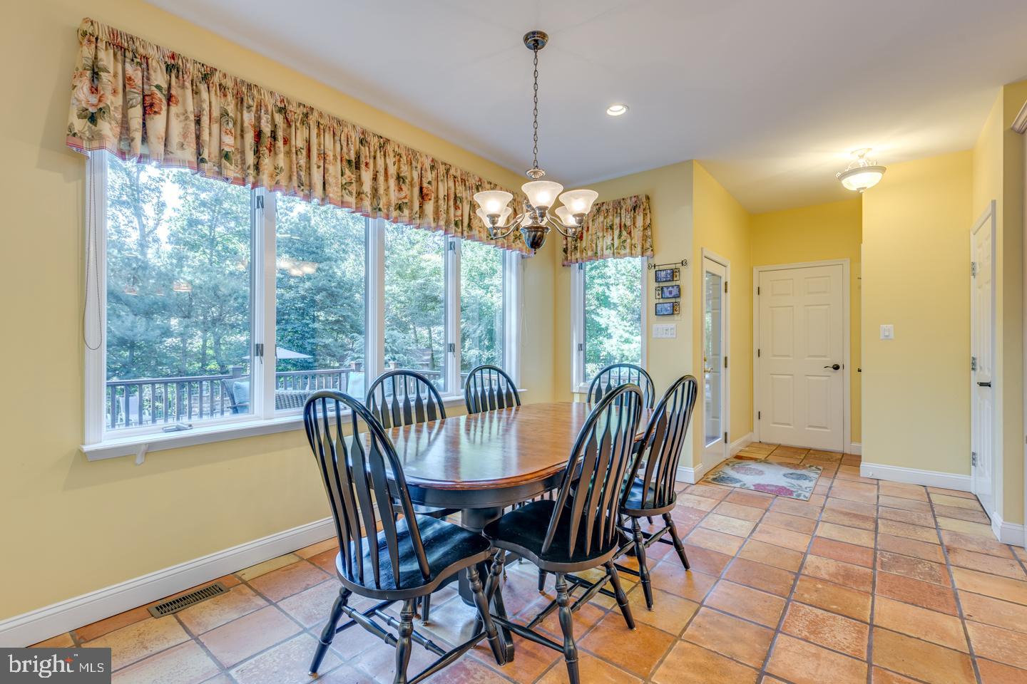 7 Castle Road Shamong, NJ 08088 - Photo 9 of 52 Kitchen eating area