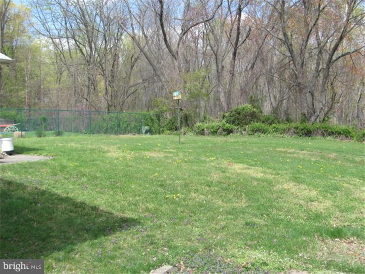 217 Kingsley Road Cherry Hill, NJ 08034 - Photo 5 of 8