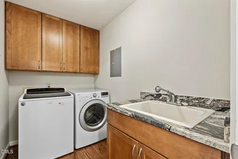 $775,000 | 407 Kettlebridge Drive, Cary, NC 27511