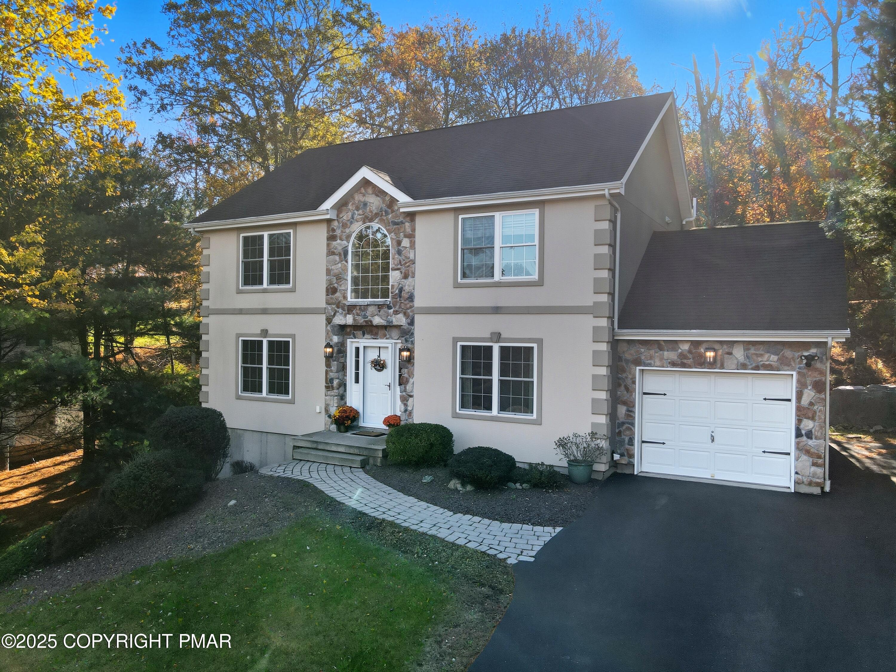 a view of a yard in front of house
