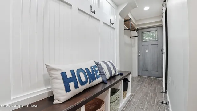 $599,000 | 104 Wolf Hollow Road, Lake Harmony, PA 18624