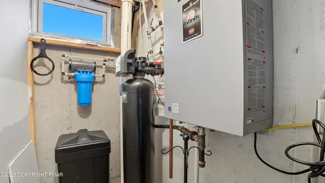 $599,000 | 104 Wolf Hollow Road, Lake Harmony, PA 18624