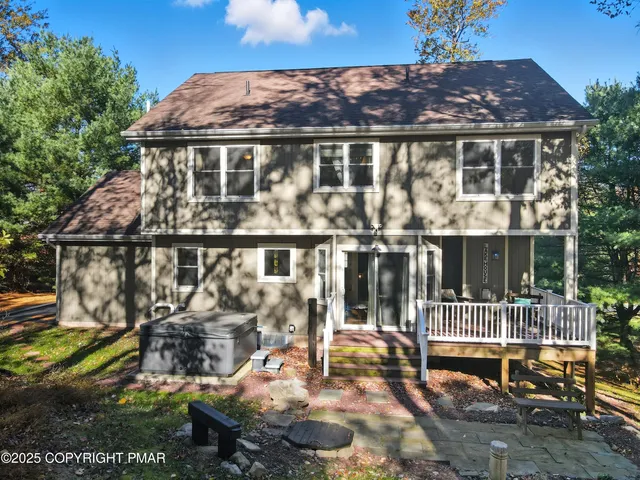 $599,000 | 104 Wolf Hollow Road, Lake Harmony, PA 18624