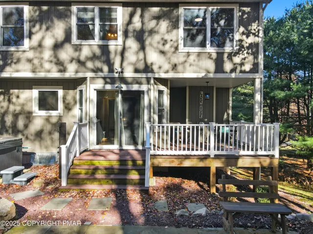 $599,000 | 104 Wolf Hollow Road, Lake Harmony, PA 18624