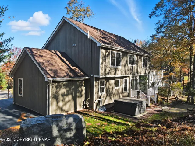 $599,000 | 104 Wolf Hollow Road, Lake Harmony, PA 18624