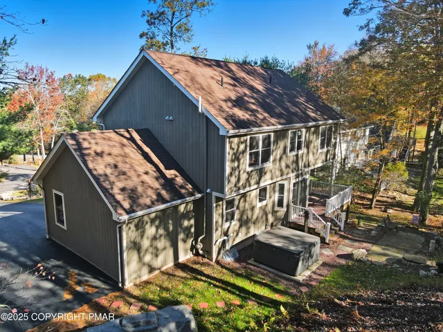 $599,000 | 104 Wolf Hollow Road, Lake Harmony, PA 18624