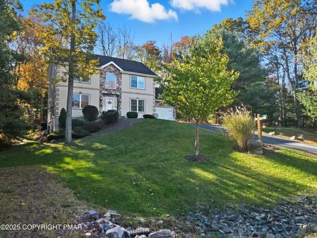 $599,000 | 104 Wolf Hollow Road, Lake Harmony, PA 18624